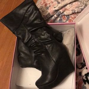 Wedged heel leather boots.